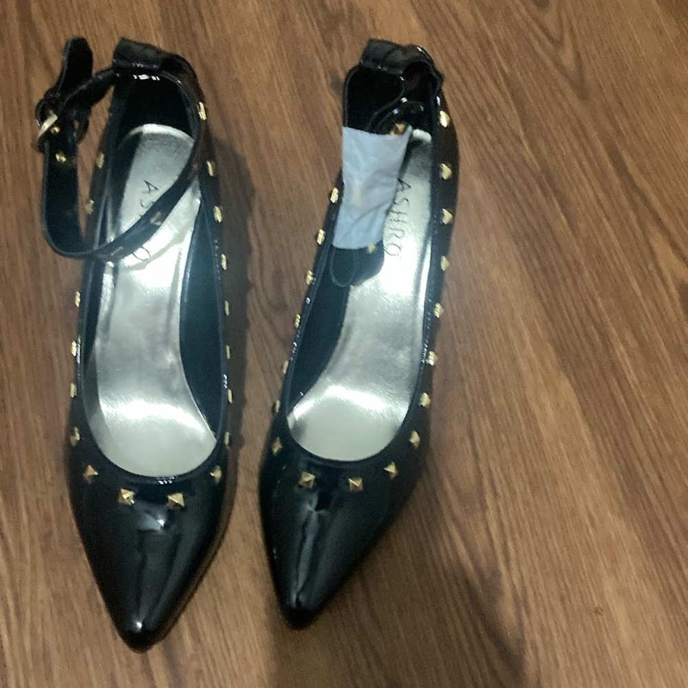 ASHRO Studded Patent Heels Women’s  10M Black/Gold Stud Faux Leather Strap NWOB